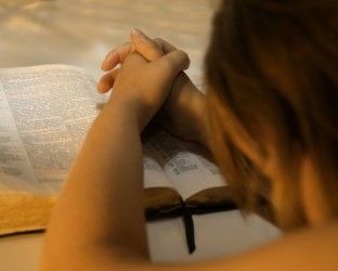 Mais de mil vítimas denunciaram em três anos abusos sexuais por padres belgas