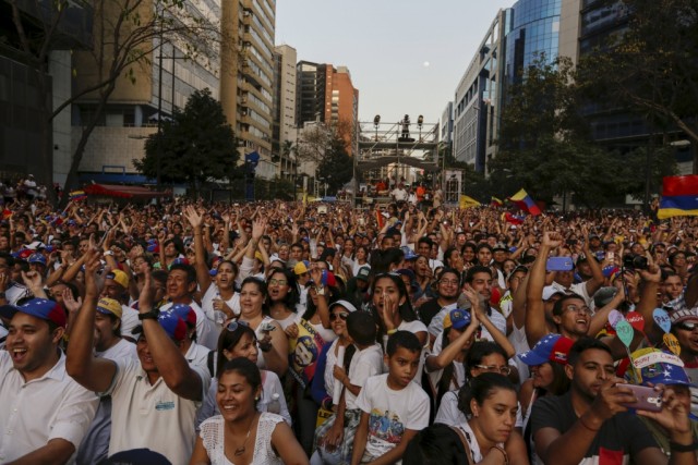 Venezuelana reforça segurança nas principais estradas e entradas de bairros de Caracas