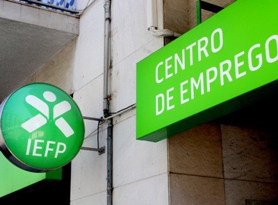 Taxa de desemprego manteve-se nos 12,2% em janeiro