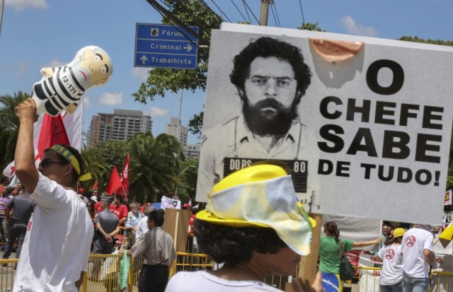 Polícia Federal faz buscas em casa do ex-Presidente brasileiro Lula da Silva