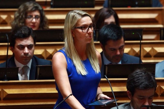 Cláudia Monteiro de Aguiar protege os Portos da Madeira e dos Açores