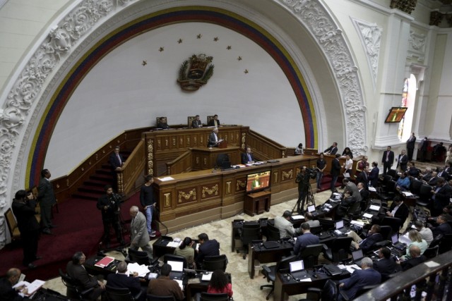 Oposição venezuelana prepara programa económico para tirar Venezuela da crise