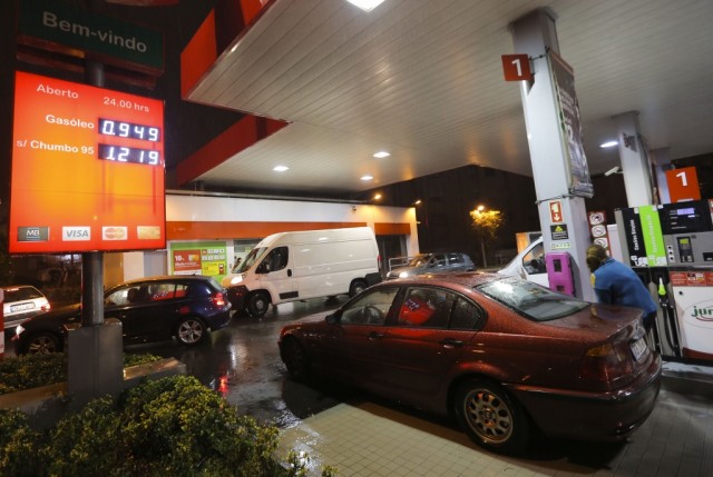 Petrolíferas destacam prejuízos causados pela procura de combustíveis em Espanha