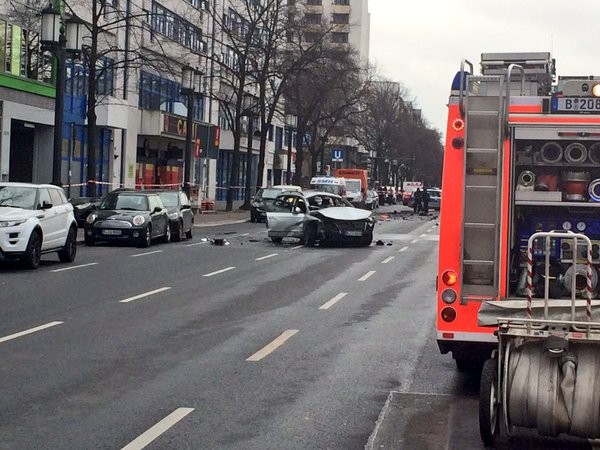 Carro explodiu no centro de Berlim