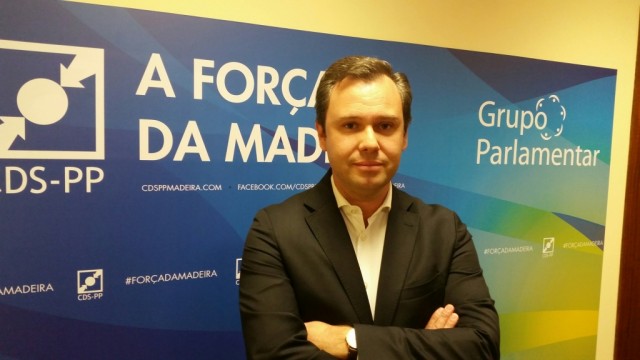 CDS pede intervenção de Marcelo na questão da sobretaxa do IRS