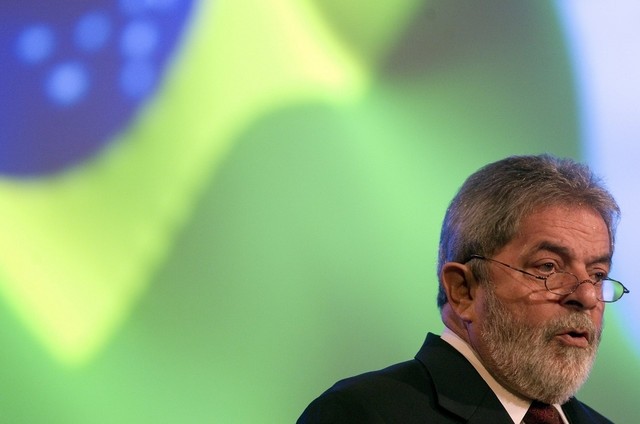 Lula da Silva toma posse como ministro em clima de protestos