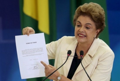 Deputados aprovam comissão que analisará o processo de destituição de Presidente do Brasil