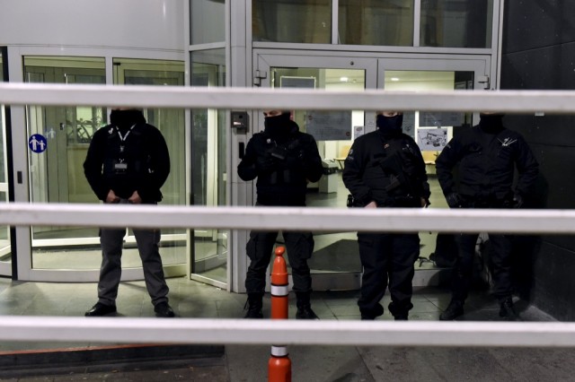 Principal suspeito de atentados de Paris teve alta do hospital belga