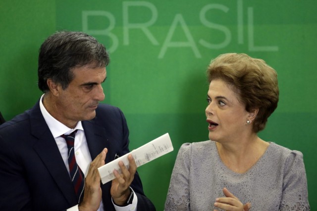 Dilma Rousseff diz que opositores do governo usam métodos fascistas