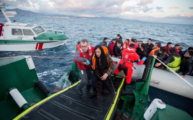 Cerca de 1.500 pessoas resgatadas no mar Mediterrâneo em dois dias