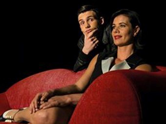 Comédia nacional O Sofá, a Mamã e eu hoje à noite no Teatro Municipal Baltazar Dias