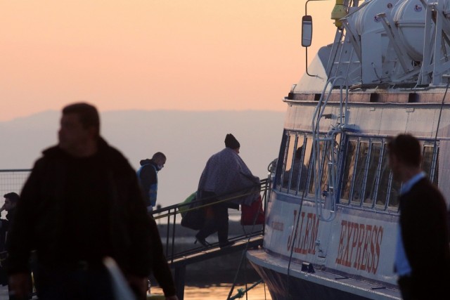 Primeiro ferry com migrantes reenviados da Grécia chegou à Turquia