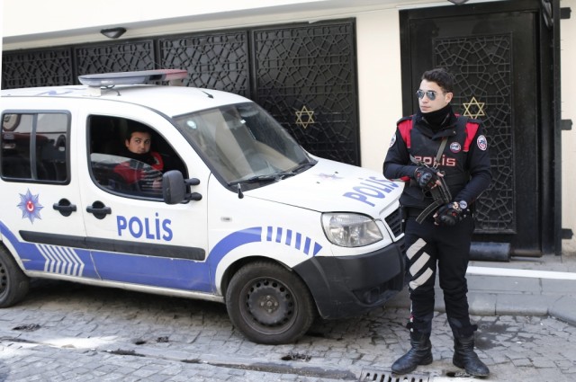 Turquia deteve dois suspeitos do Estado Islâmico que preparavam atentados suicida