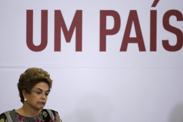 Advogado do Governo do Brasil vê irregularidades em parecer favorável à destituição de Dilma