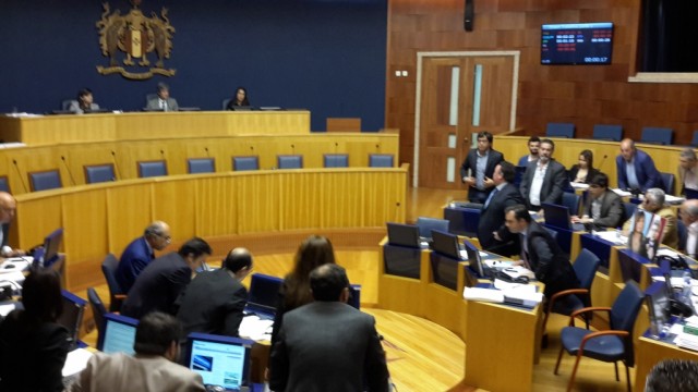 Assembleia aprova pedido de inconstitucionalidade da retenção da sobretaxa do IRS