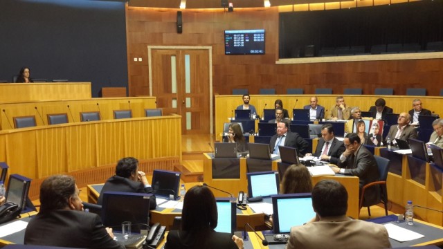 PS e BE exigem pagamento aos municípios do IRS variável