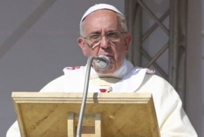 Papa Francisco visita ilha grega de Lesbos para expressar solidariedade