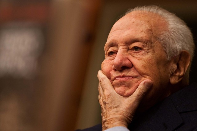 Mário Soares é o primeiro a receber hoje o diploma de deputado honorário