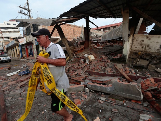 Número de mortos após o terramoto no Equador sobe para 233