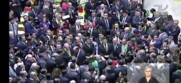 Começou votação do processo que pode destituir a presidente Dilma Rousseff