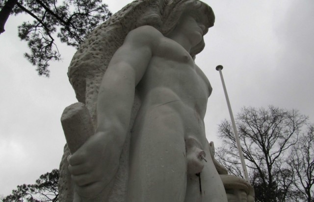 Estátua de Hércules em França passa a ter pénis amovível para evitar vandalismo