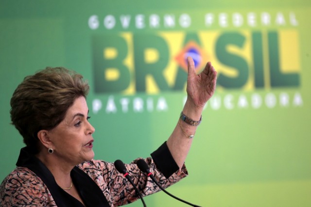 Rousseff promete lutar em todas as trincheiras contra destituição