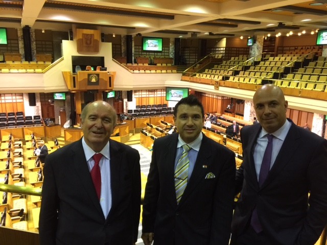 Deputado Manny de Freitas recebe Cafôfo no Parlamento na Cidade do Cabo