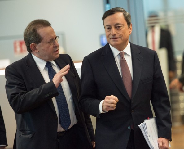 Constâncio diz que BCE só responde perante o Parlamento Europeu