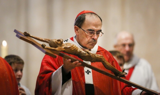 Arcebispo de Lyon reconhece erros na gestão e nomeação de padres