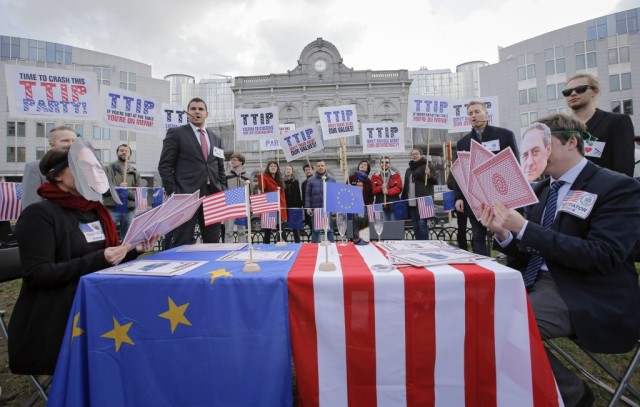 França diz que acordo de comércio transatlântico entre UE e EUA está mais longe