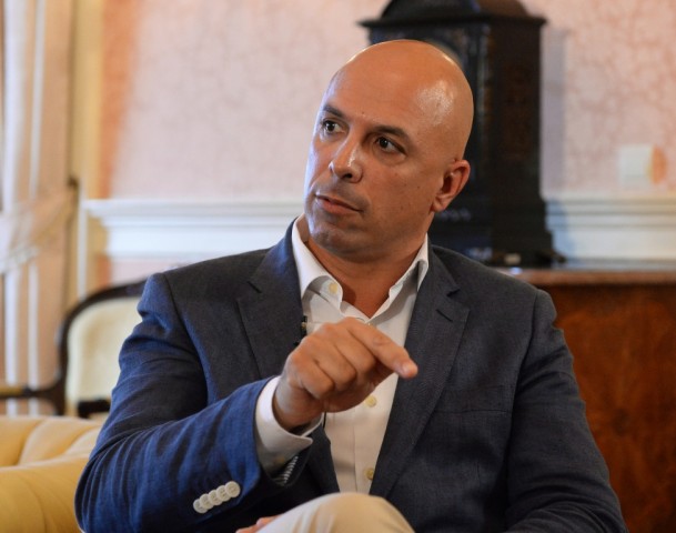 CMF aprova projecto de resolução para a revitalização do comércio local