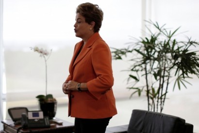 Onze senadores pedem renúncia de Dilma e novas eleições presidenciais no Brasil