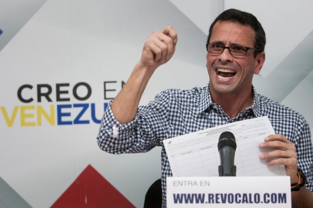 Oposição venezuelana com assinaturas para ativar referendo para revogar mandato de Maduro