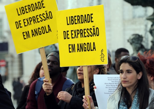 Economista defende salário mínimo em Angola revisto nos 111 euros