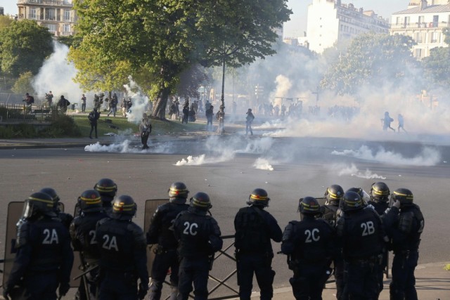 Dezoito detidos em Paris durante jornada marcada por violência