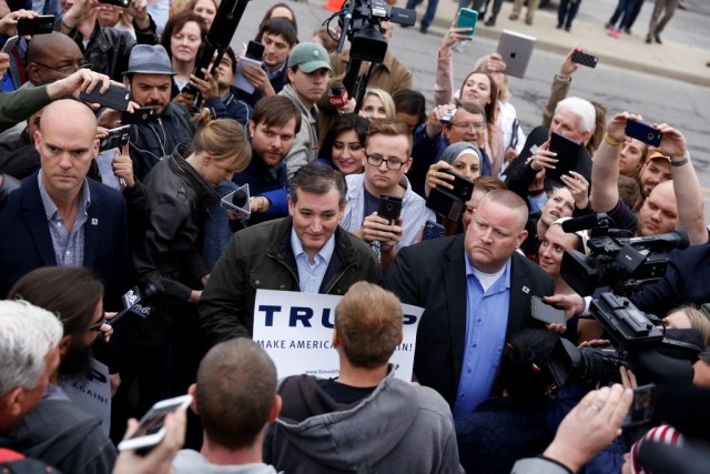 Ted Cruz furioso com Trump por ter acusado pai de ligação a assassino de Kennedy