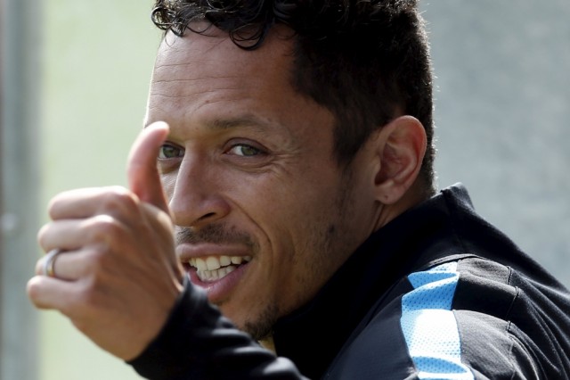 Ministério Público espanhol denuncia futebolista Adriano por fraude fiscal