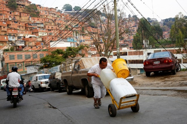 Venezuelanos protestaram em várias cidades contra escassez de alimentos