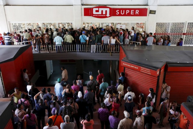 Venezuela activa plano contra armazenamento de produtos em seis Estados do país