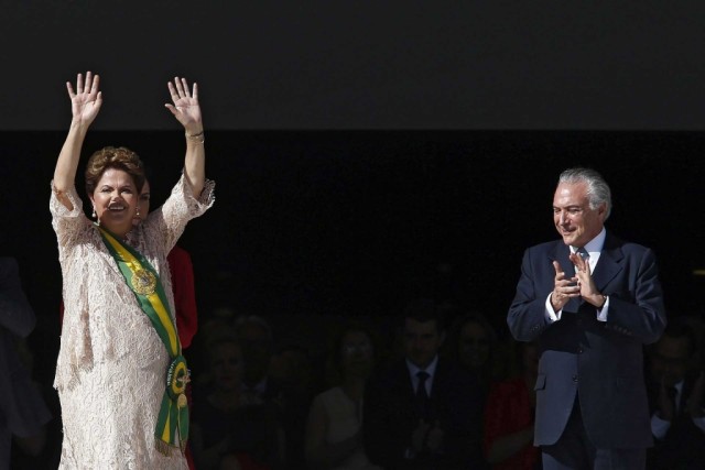 Dilma pede ao povo que se mantenha mobilizado em defesa da democracia