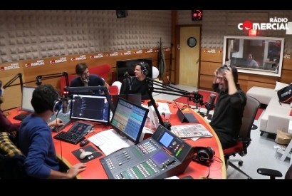 Humorista Bruno Nogueira reforça Comercial e passa um mês de férias na rádio