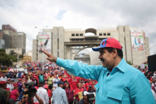 Milhares de pessoas nas ruas de Caracas em nova manifestação de apoio ao presidente
