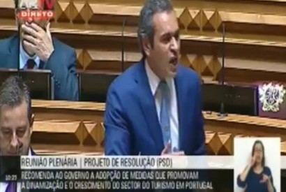 Deputado socialista Carlos Pereira tem lapso e diz merda na Assembleia da República