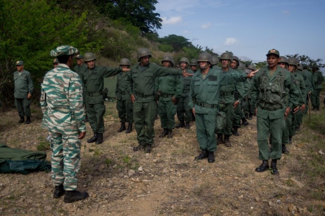 Venezuela iniciou exercícios militares em sete regiões do país