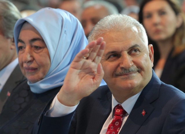 Novo PM turco pede à UE para pôr fim à confusão sobre adesão da Turquia