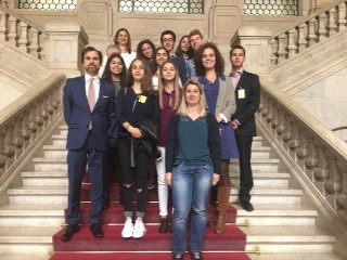 Receber jovens no Parlamento e ir às escolas é o melhor da vida parlamentar