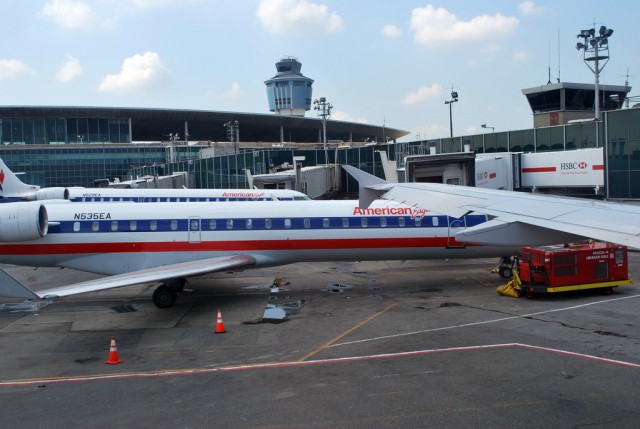 Alerta de bomba num avião que aterrou no aeroporto de Los Angeles