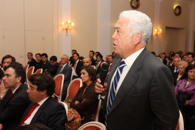 Assembleia apresenta condolências pela morte de Pereira de Gouveia