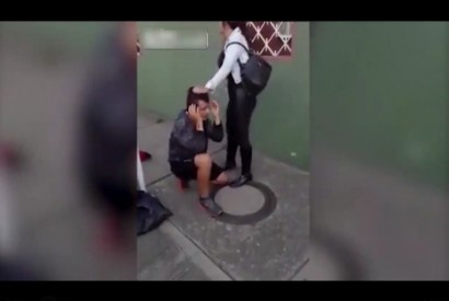 Mulher apanhou jovem a tentar roubá-la, deu-lhe umas bofetadas e forçou-o a despir-se na rua