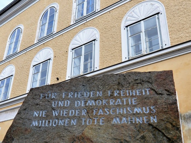 Áustria quer impedir peregrinação de nazis a casa onde Hitler nasceu
